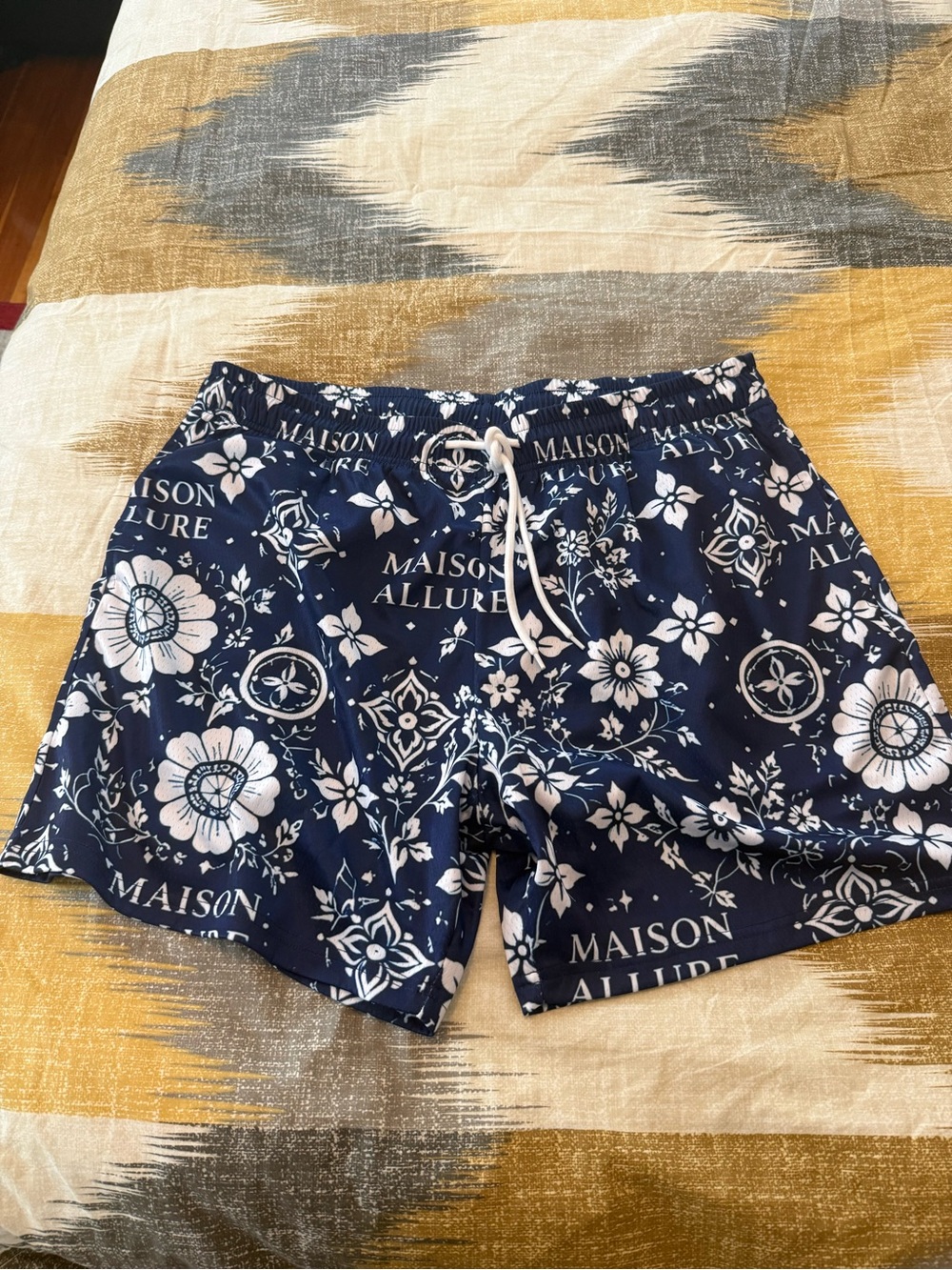 Maison Allure Men’s Blue Shorts Size 2X
